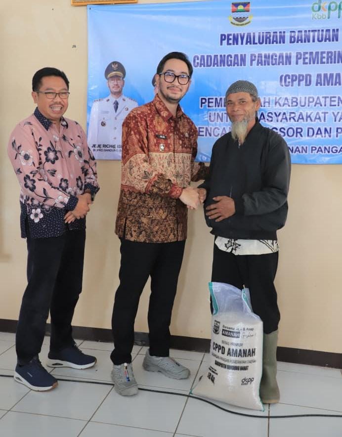 Pemkab Bandung Barat Salurkan Bantuan Pangan CCPD untuk Warga Terdampak Bencana di Rongga