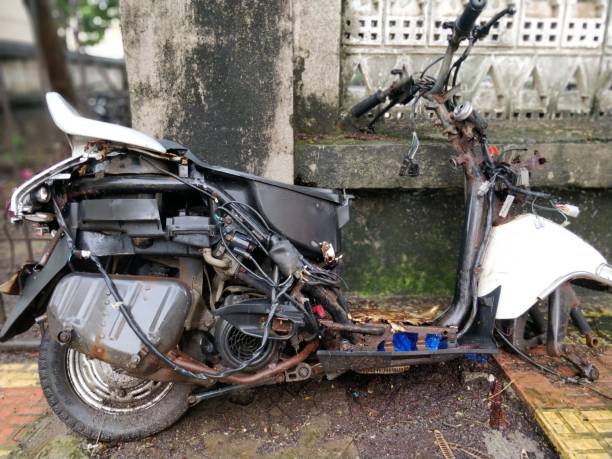 Adu Banteng di Jalan Padalarang, Pengendara Motor Kritis Dibawa ke Rumah Sakit